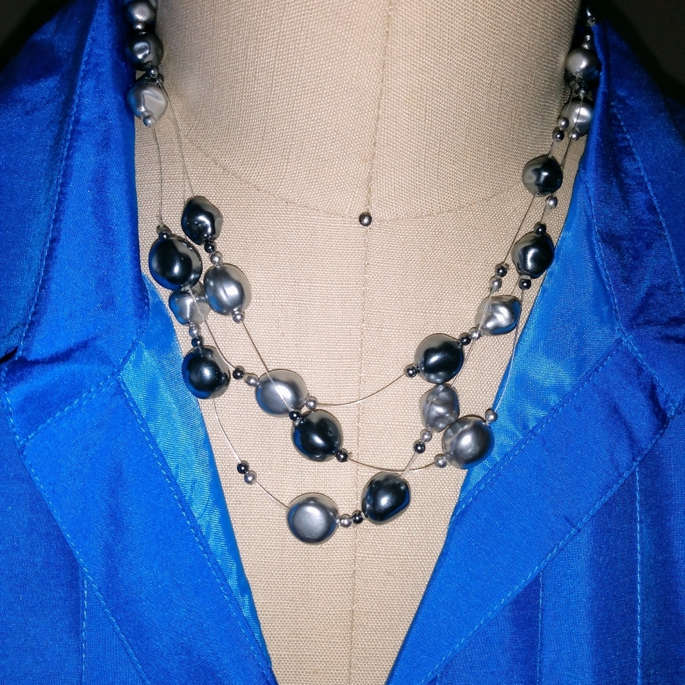 Free Form Pearl Grey Necklace
